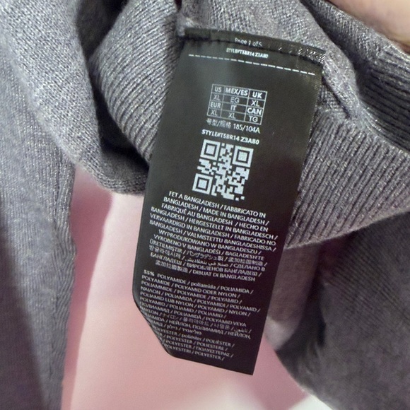 NWT Guess Grey Hoodie Sweater - Picture 6 of 6